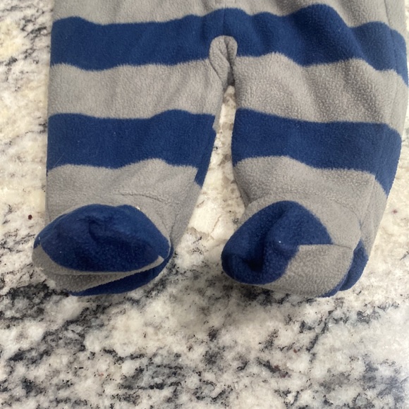 3-6 months Old Navy warm suit - Picture 5 of 7
